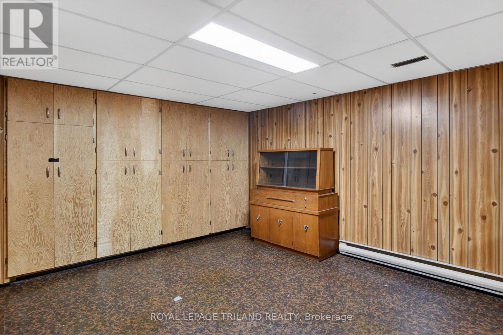7 THOMPSON AVENUE - 27