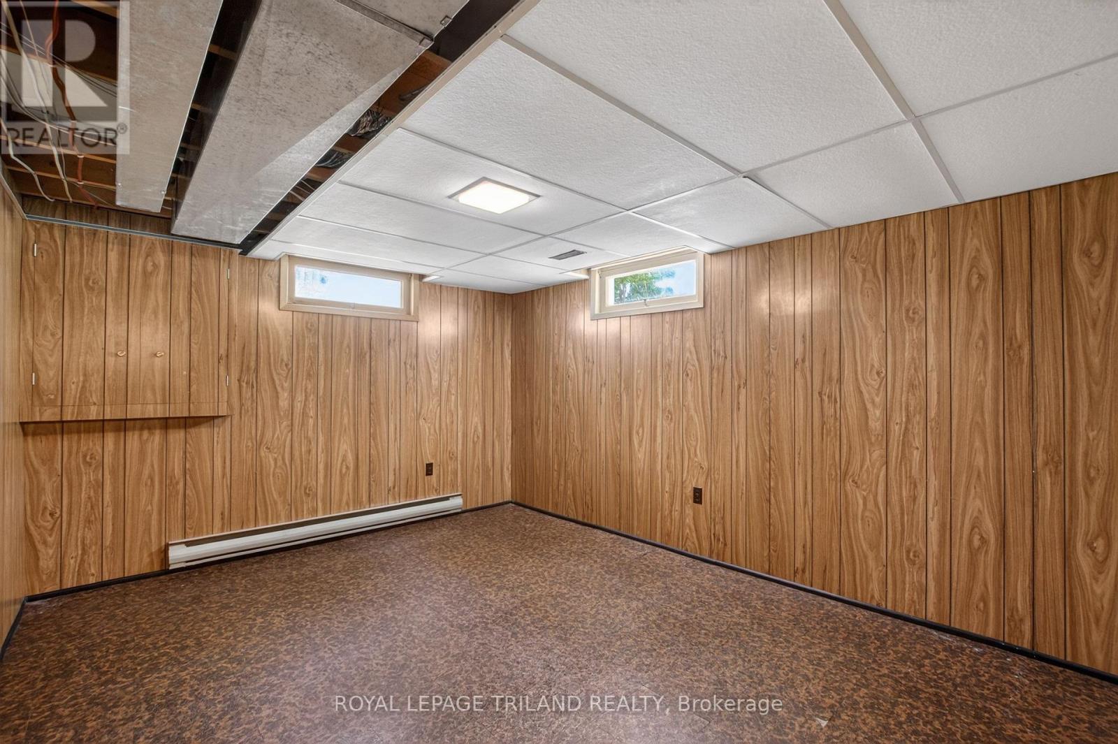 7 THOMPSON AVENUE - 33