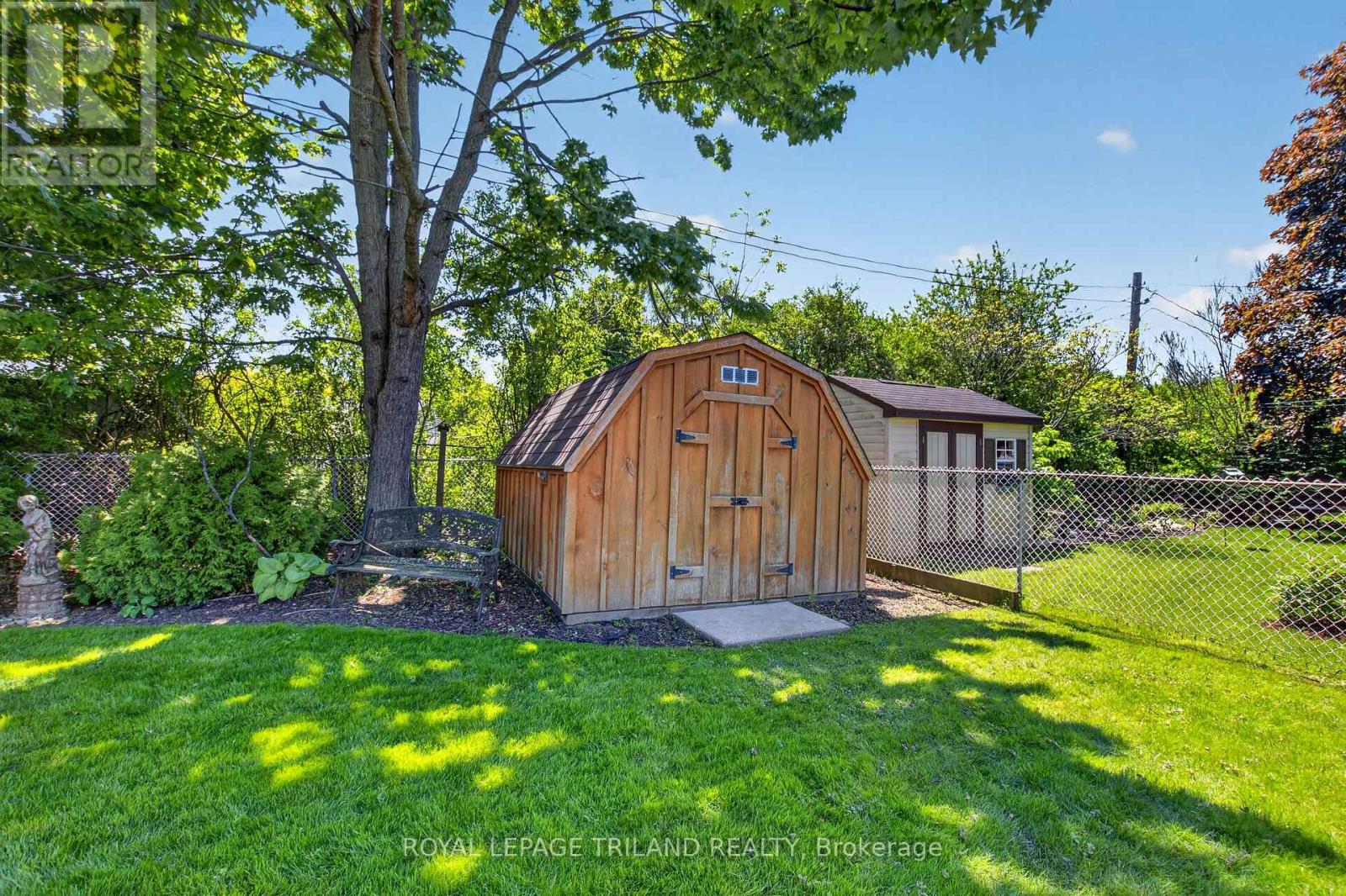 7 THOMPSON AVENUE - 41