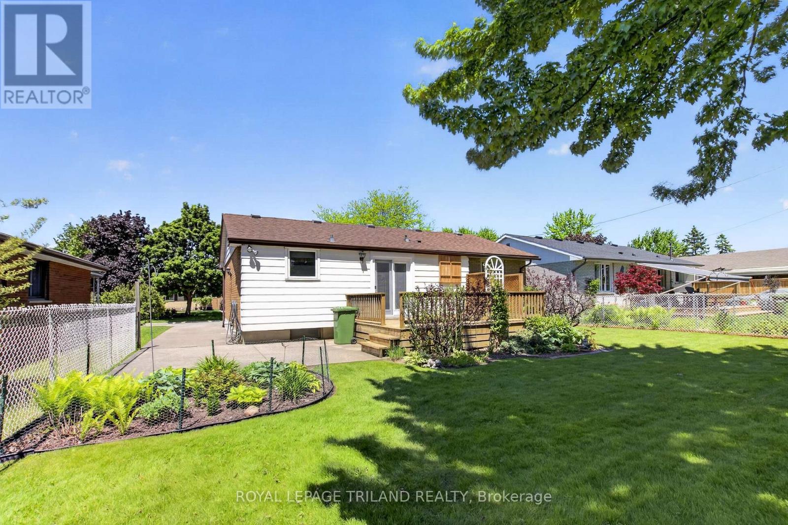 7 THOMPSON AVENUE - 42