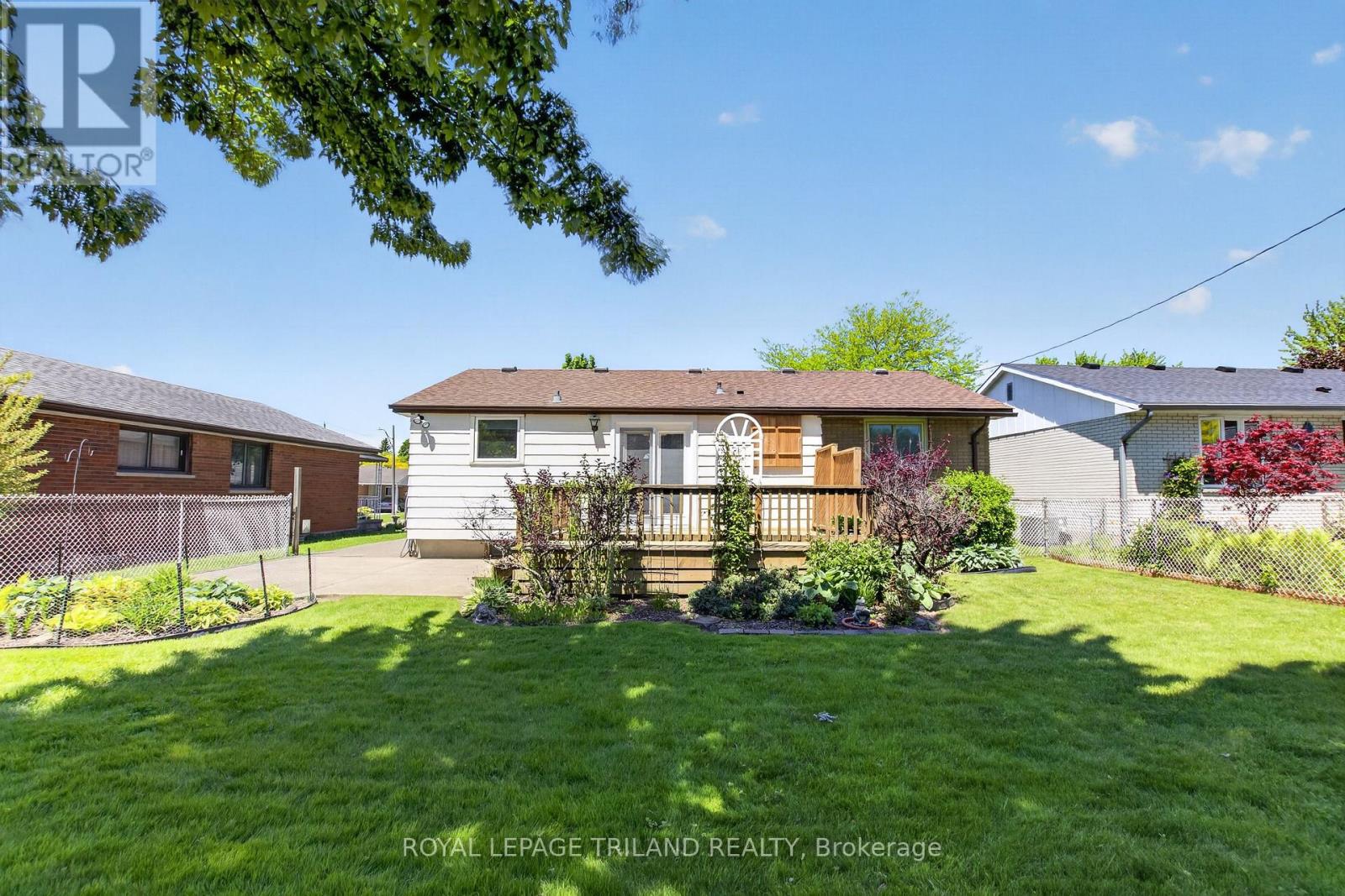 7 THOMPSON AVENUE - 44