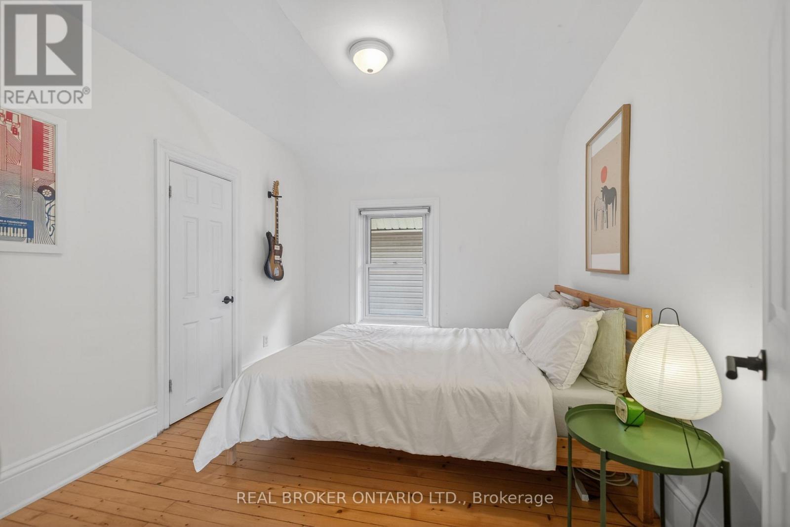 552 CHURCHILL AVENUE N - 31