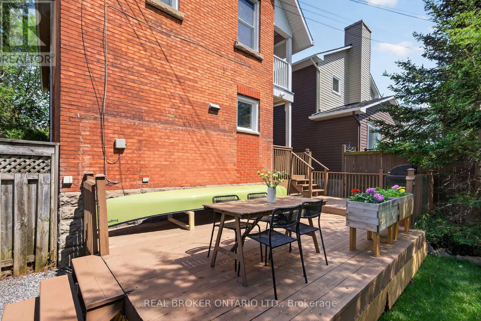 552 CHURCHILL AVENUE N - 42