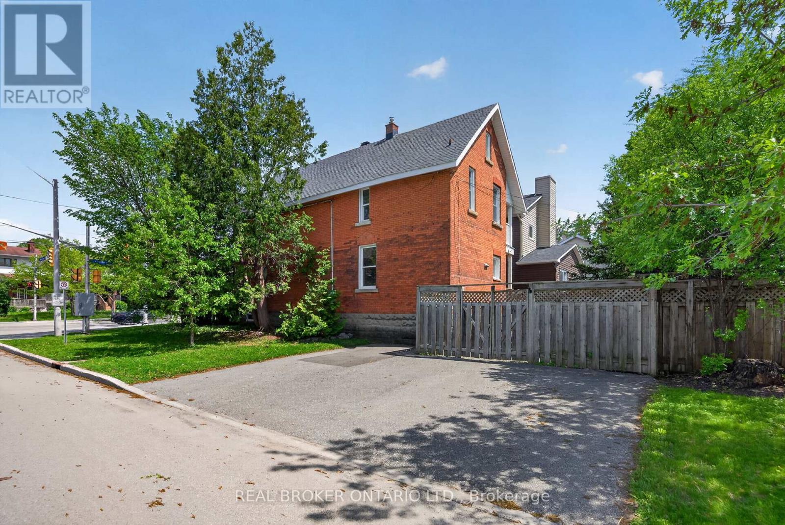 552 CHURCHILL AVENUE N - 49