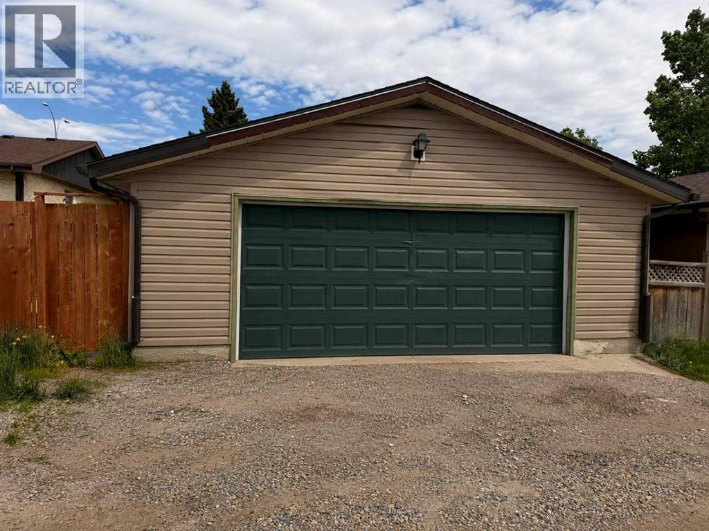 6479 68 Street NE - 19