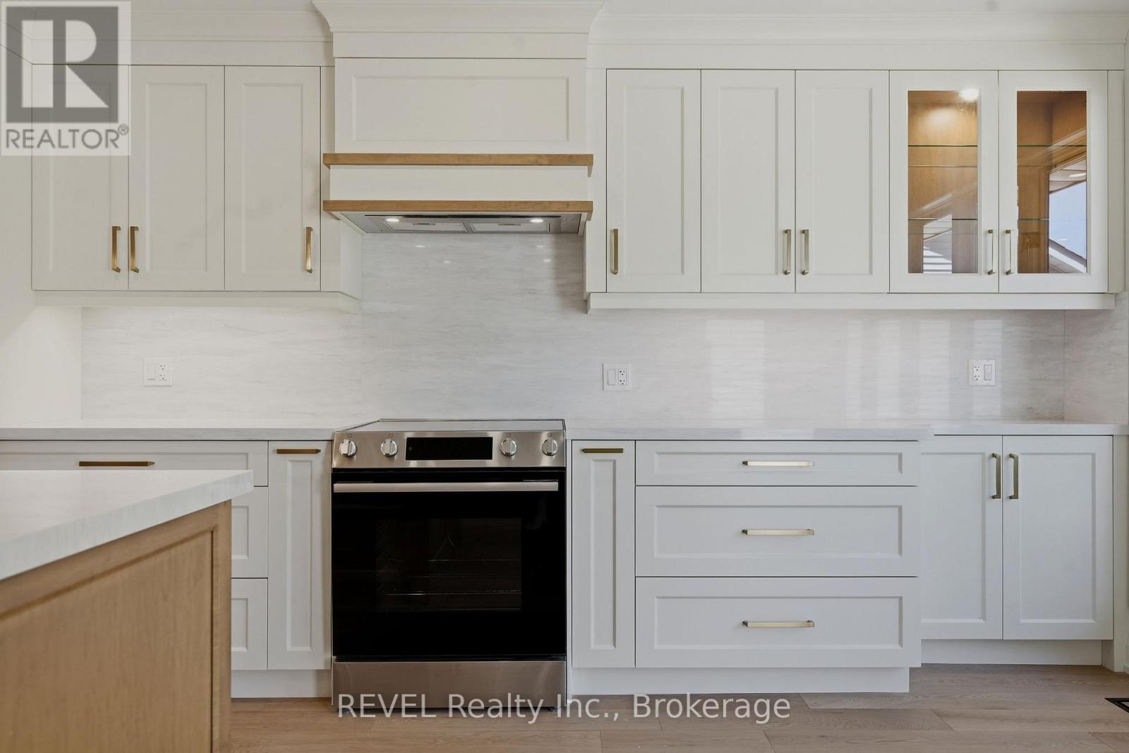 15 MACINTOSH CRESCENT - 17