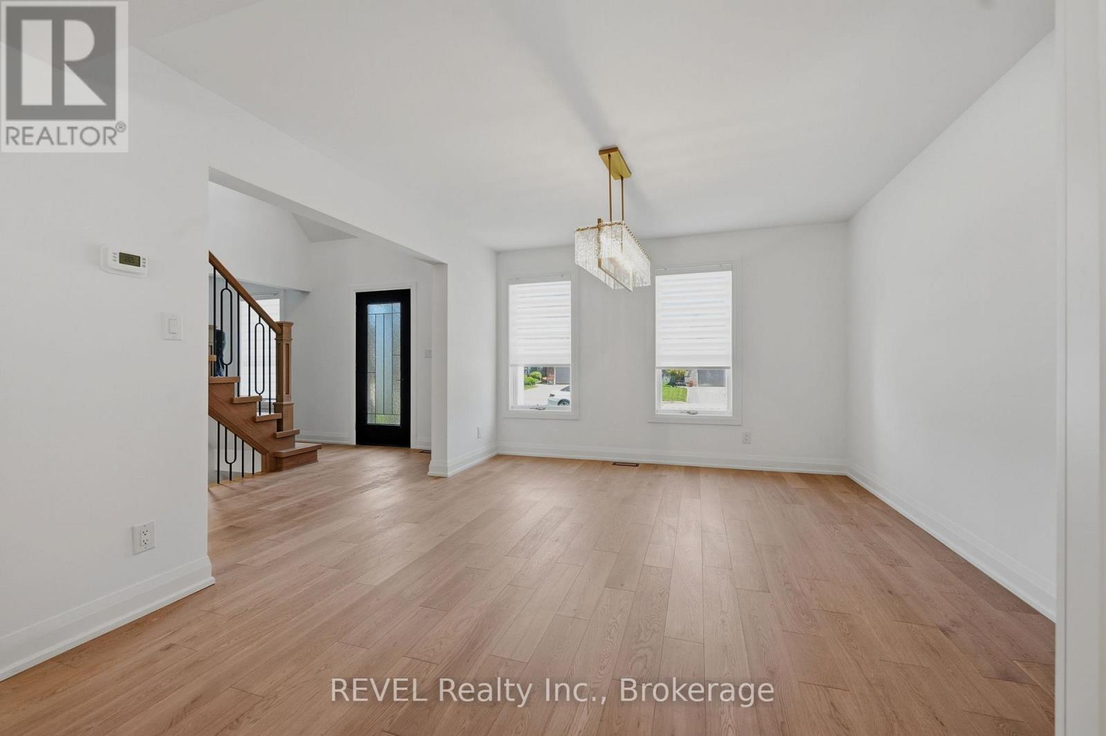 15 MACINTOSH CRESCENT - 22