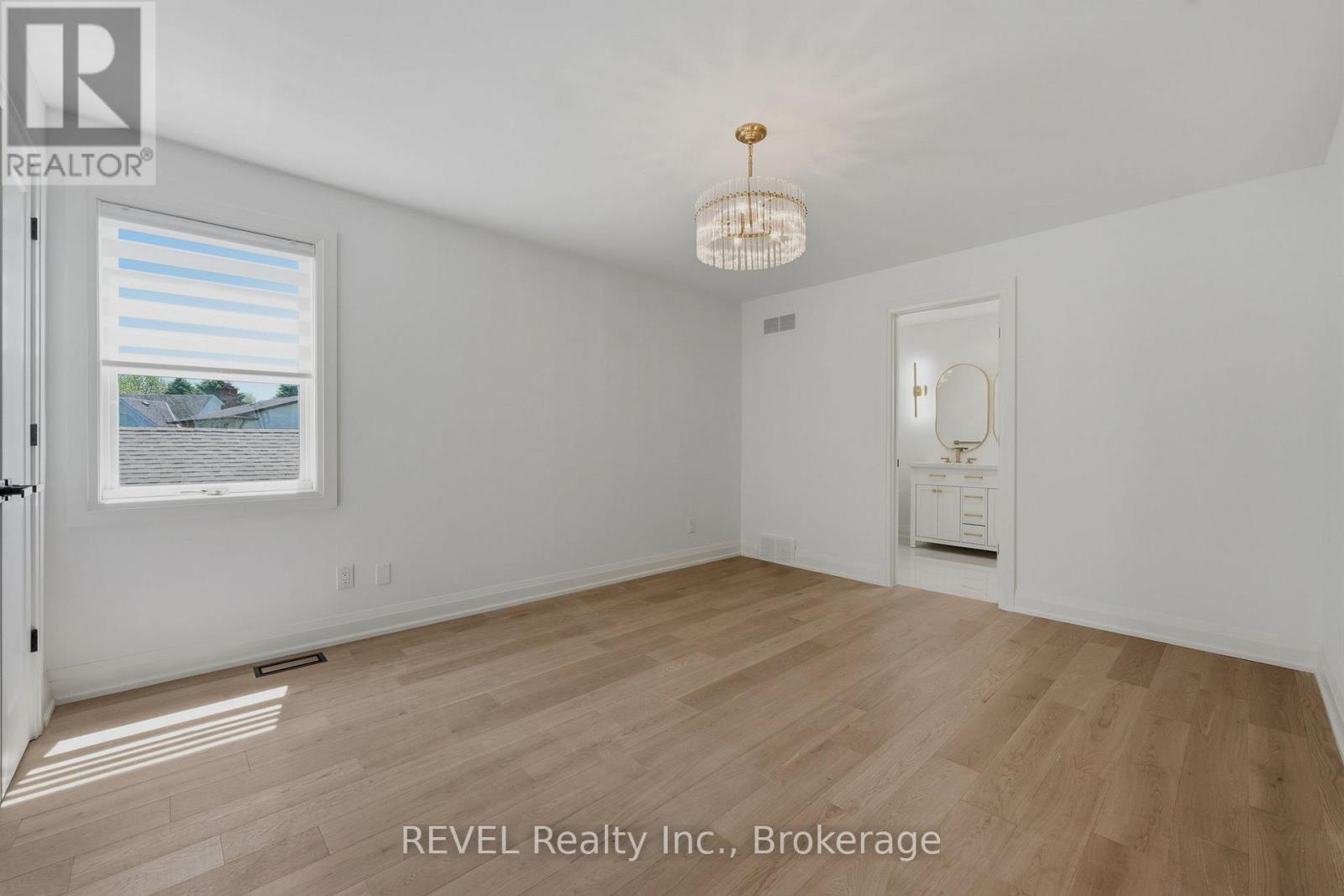 15 MACINTOSH CRESCENT - 29