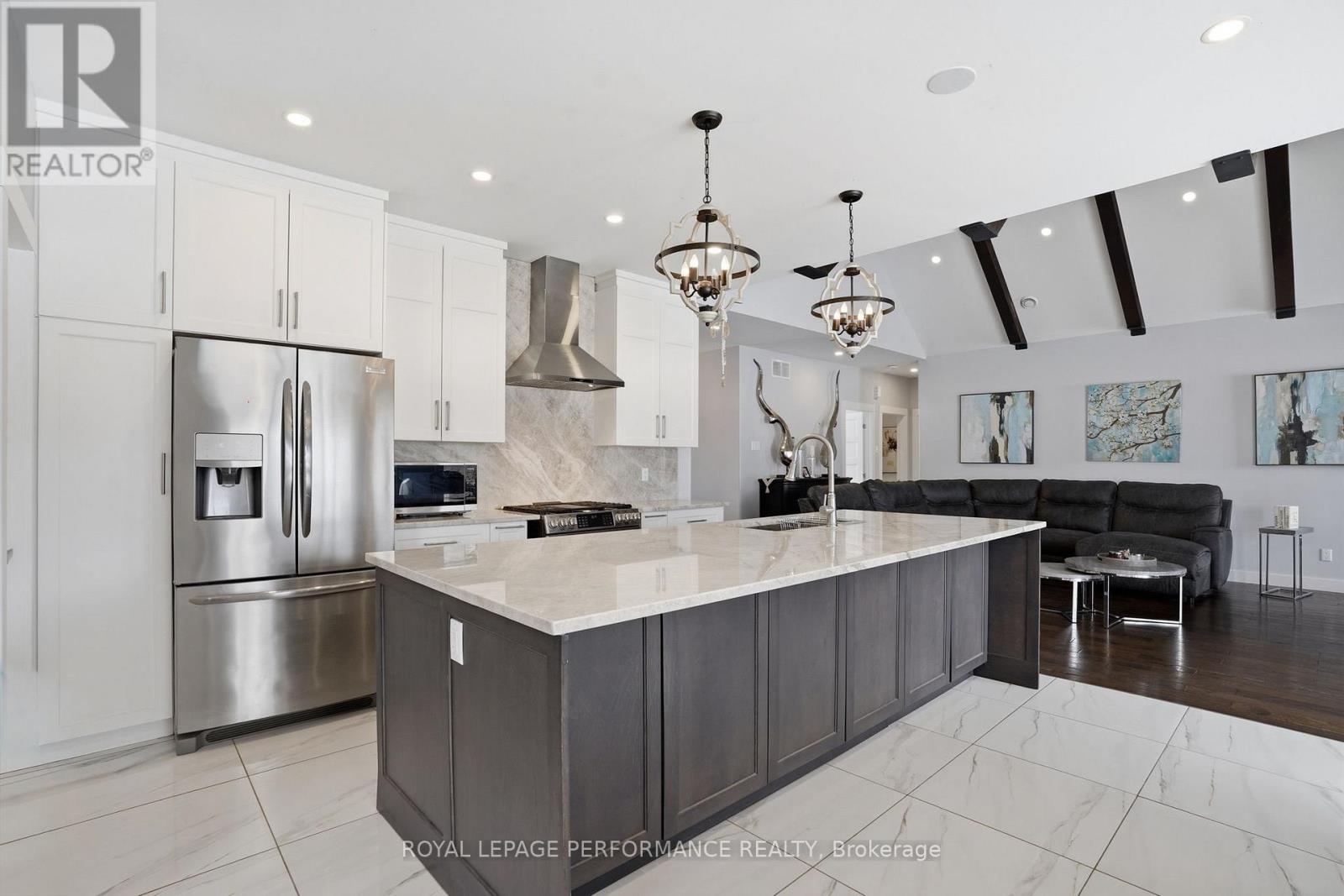 573 BAY ROAD - 13