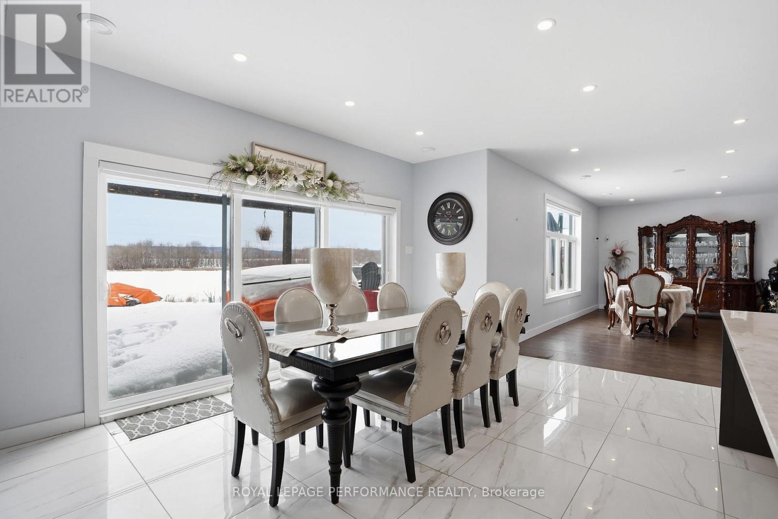573 BAY ROAD - 16