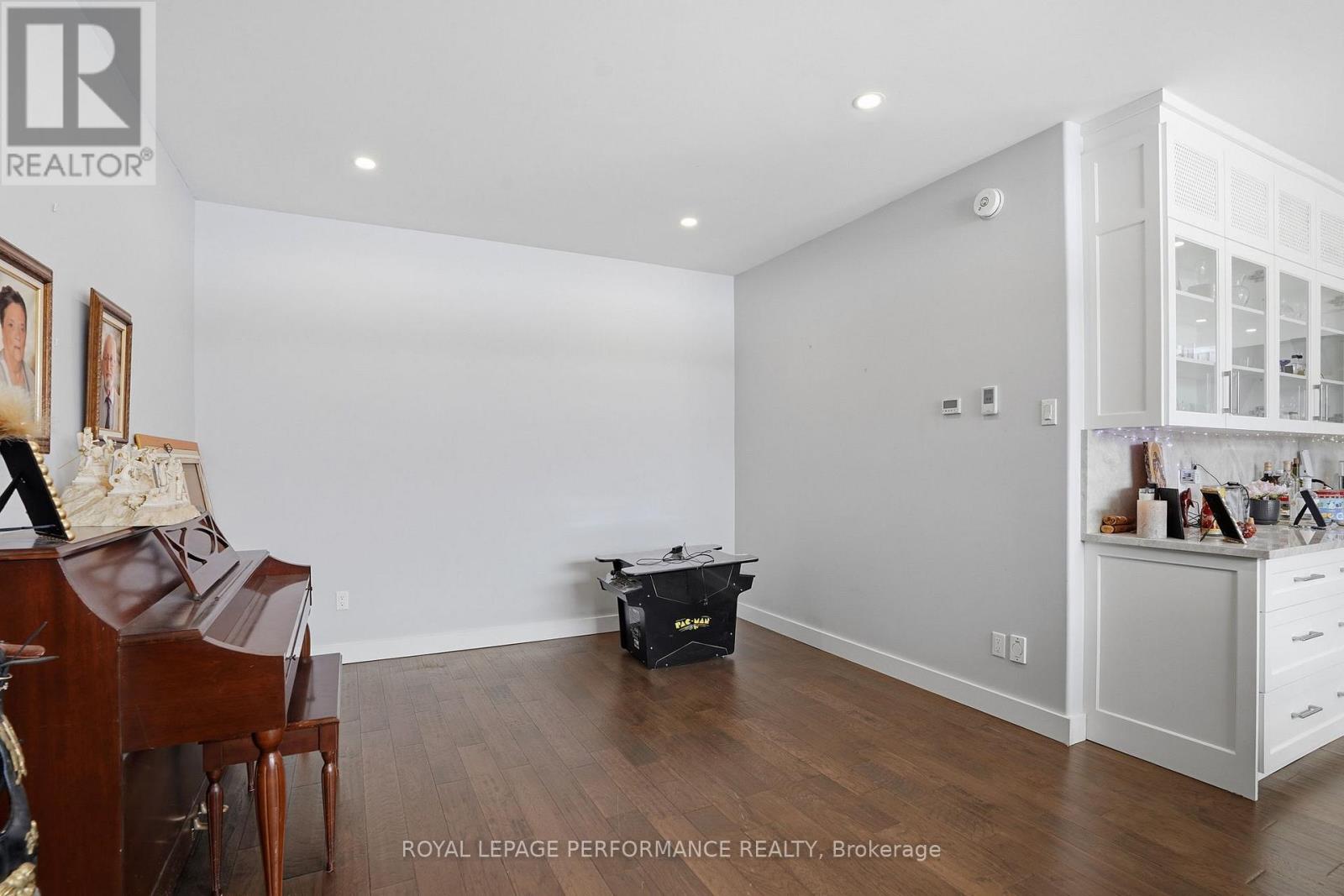 573 BAY ROAD - 22