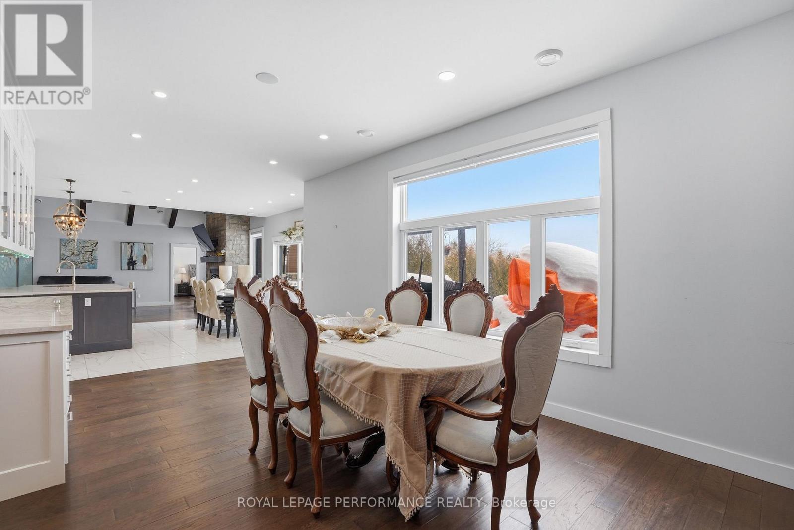 573 BAY ROAD - 21