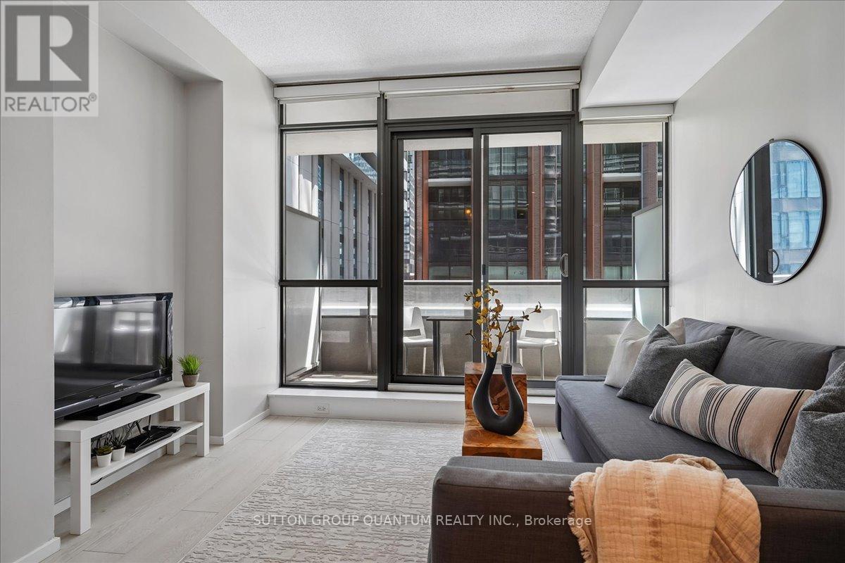 #404 8 CHARLOTTE STREET - 13