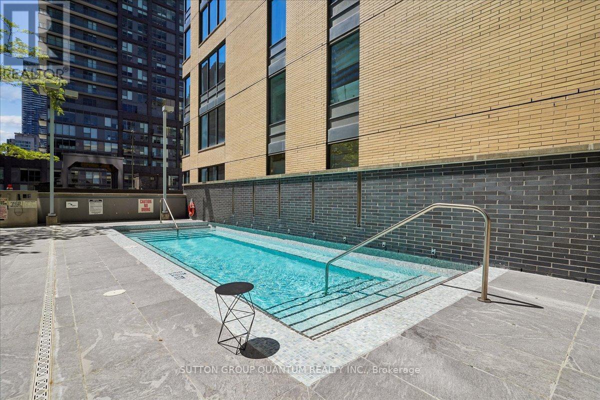 #404 8 CHARLOTTE STREET - 32