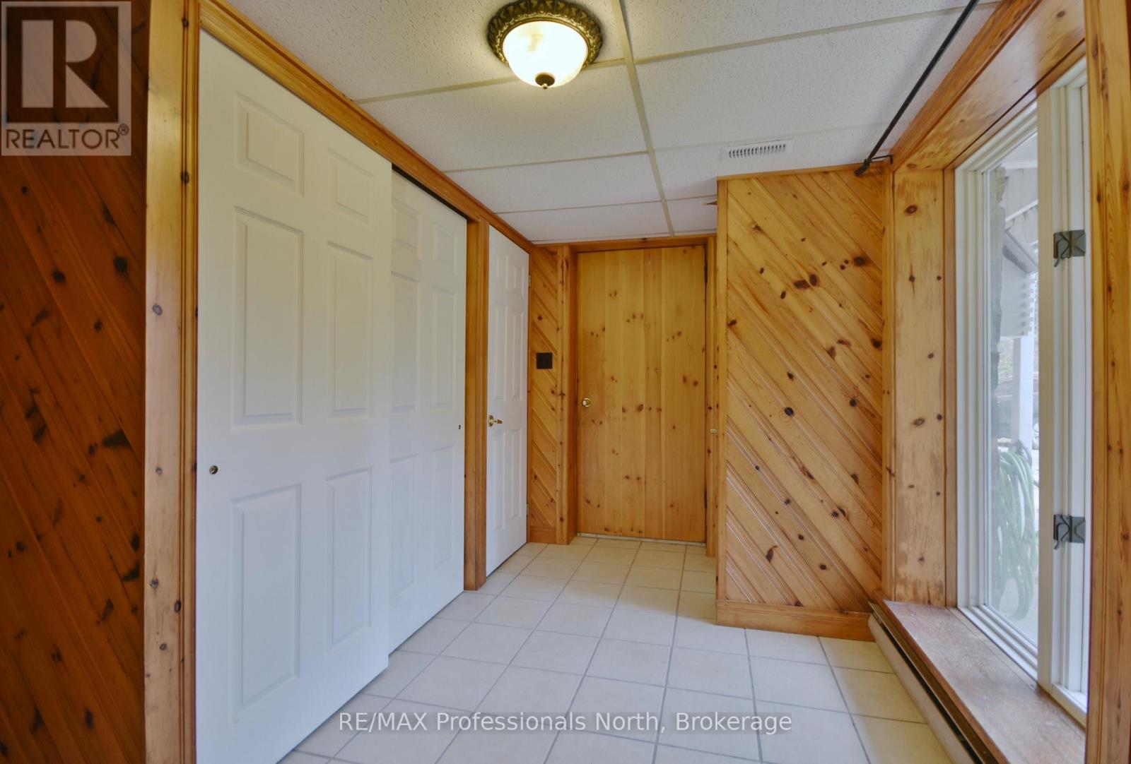 20 COULTER LANE - 16