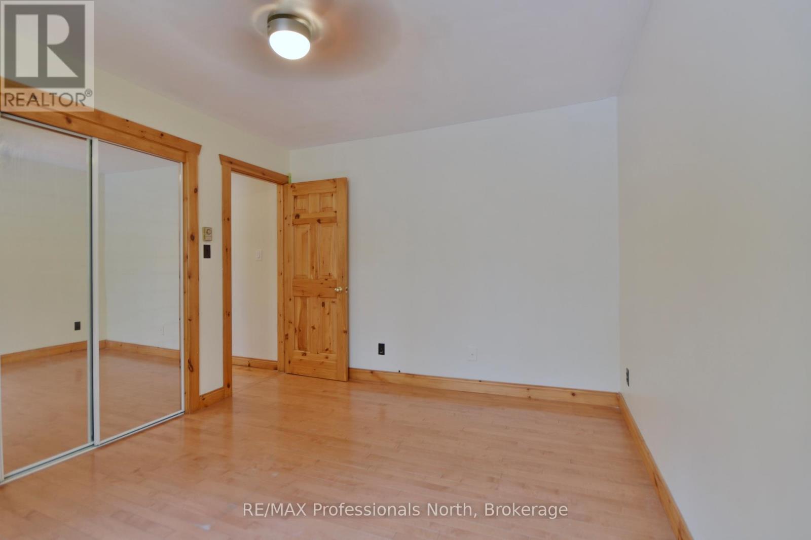 20 COULTER LANE - 35
