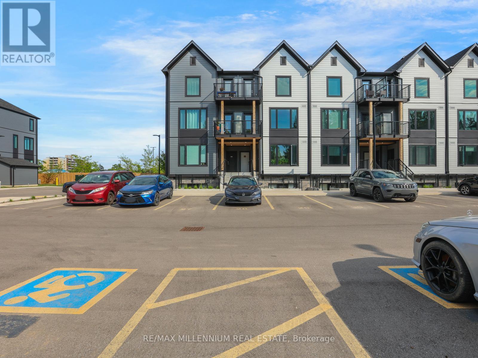 #206 708 WOOLWICH STREET - 1
