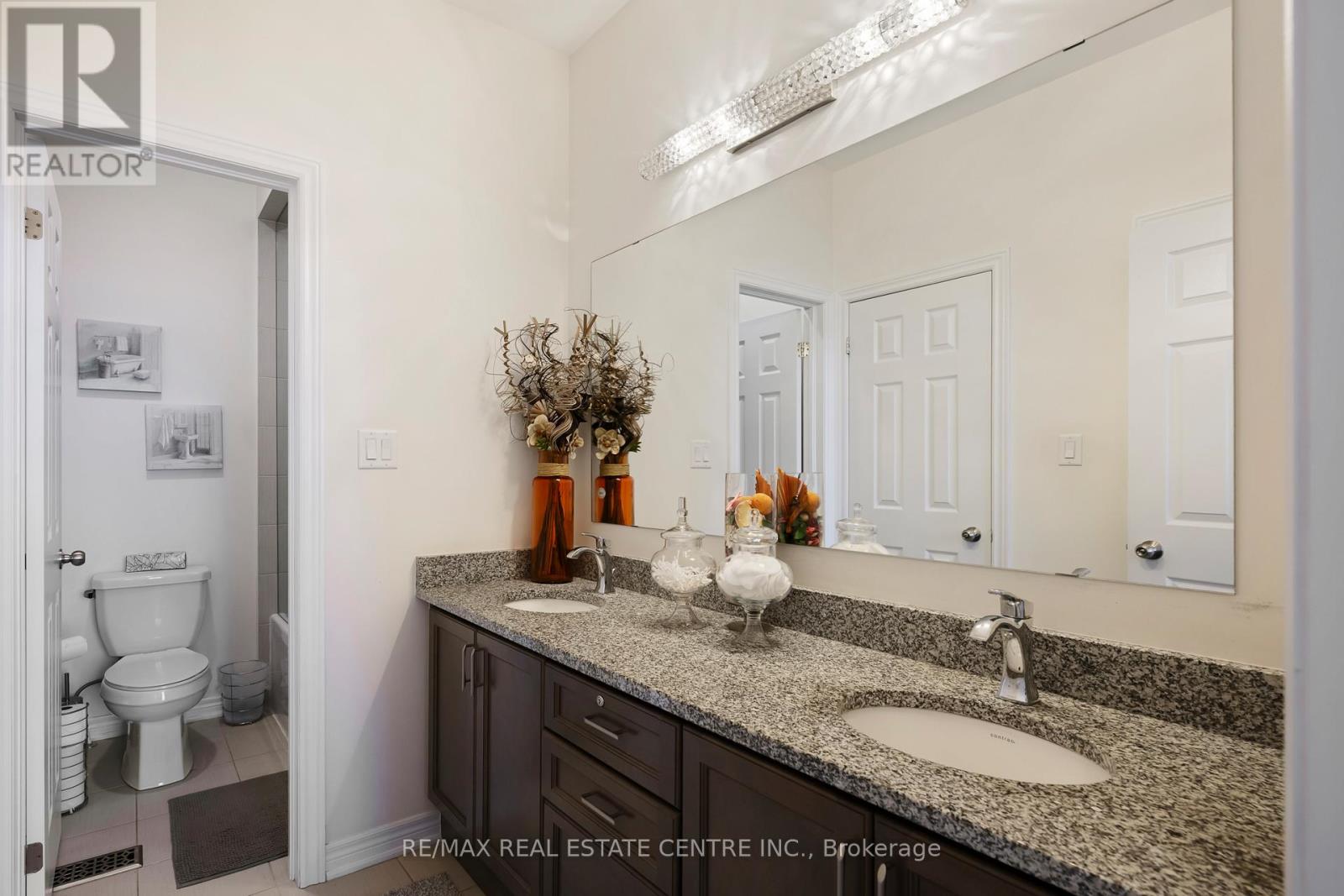 128 COPELAND CRESCENT - 38
