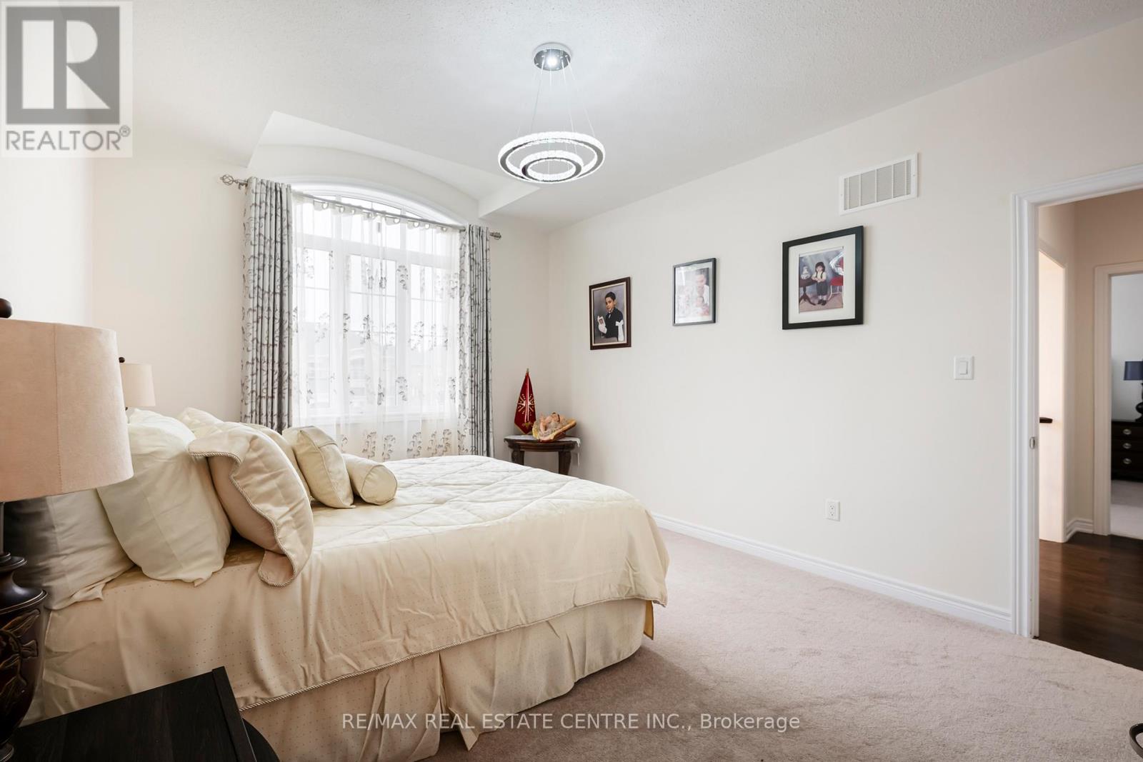 128 COPELAND CRESCENT - 41
