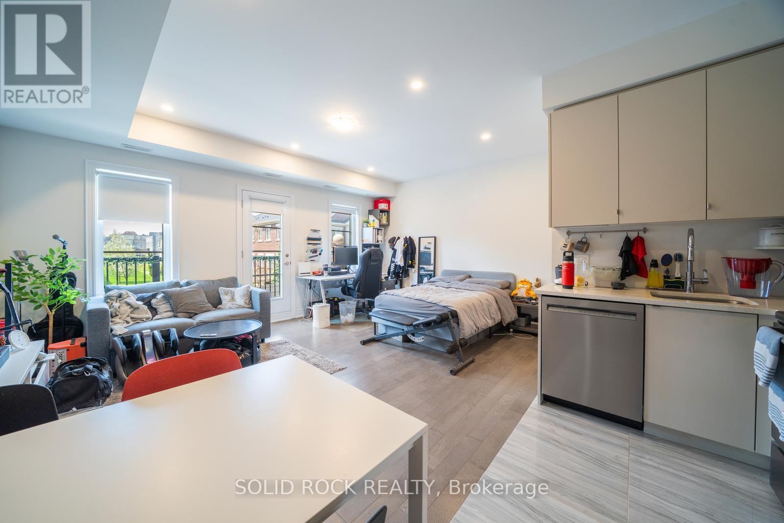 9376 BAYVIEW AVENUE - 25