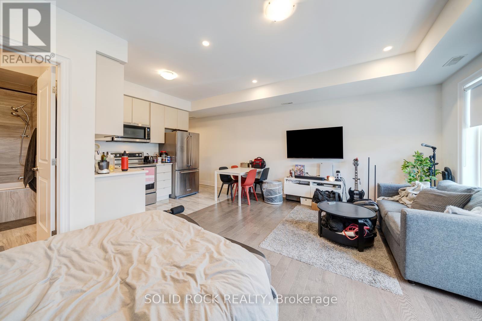 9376 BAYVIEW AVENUE - 31