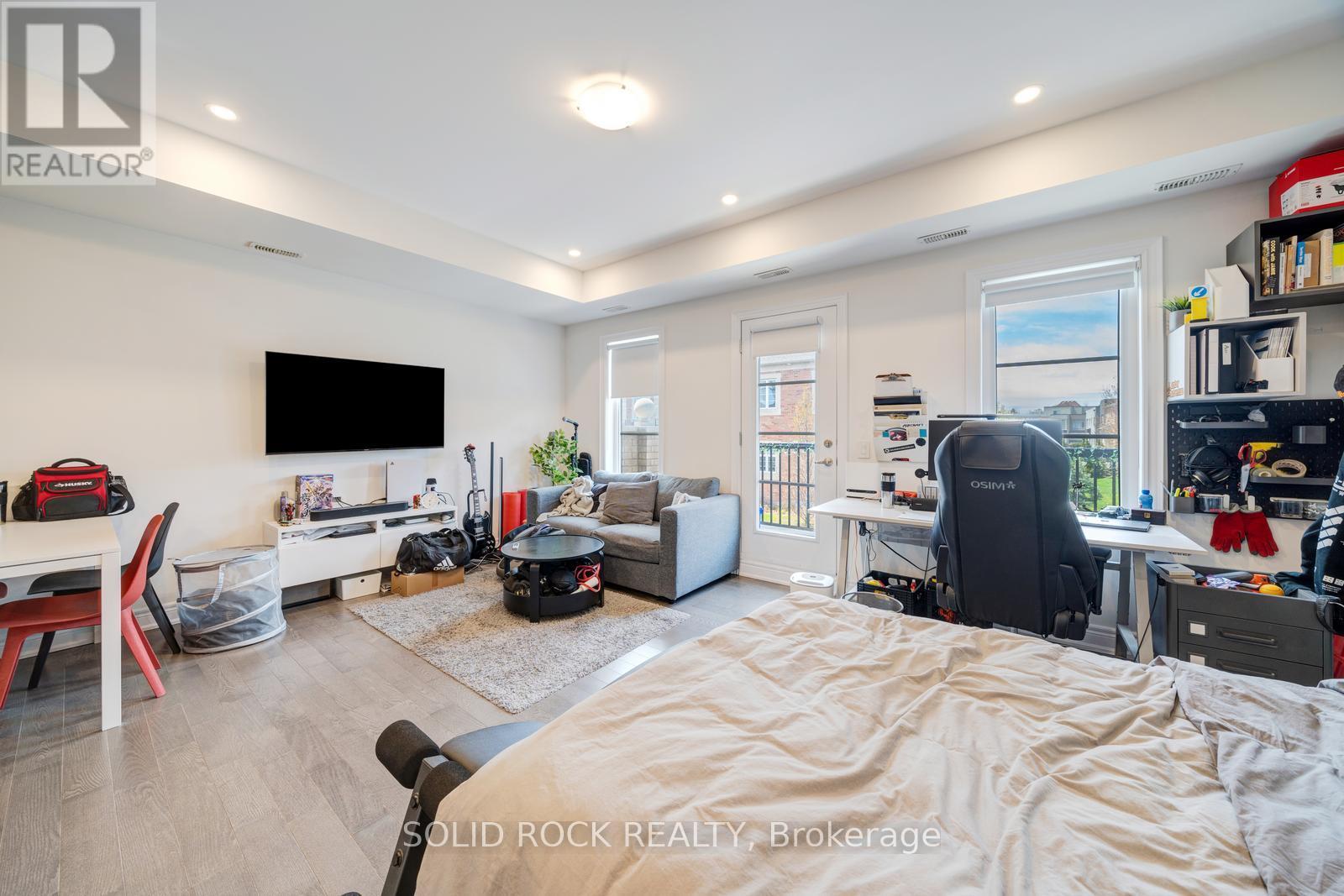 9376 BAYVIEW AVENUE - 32