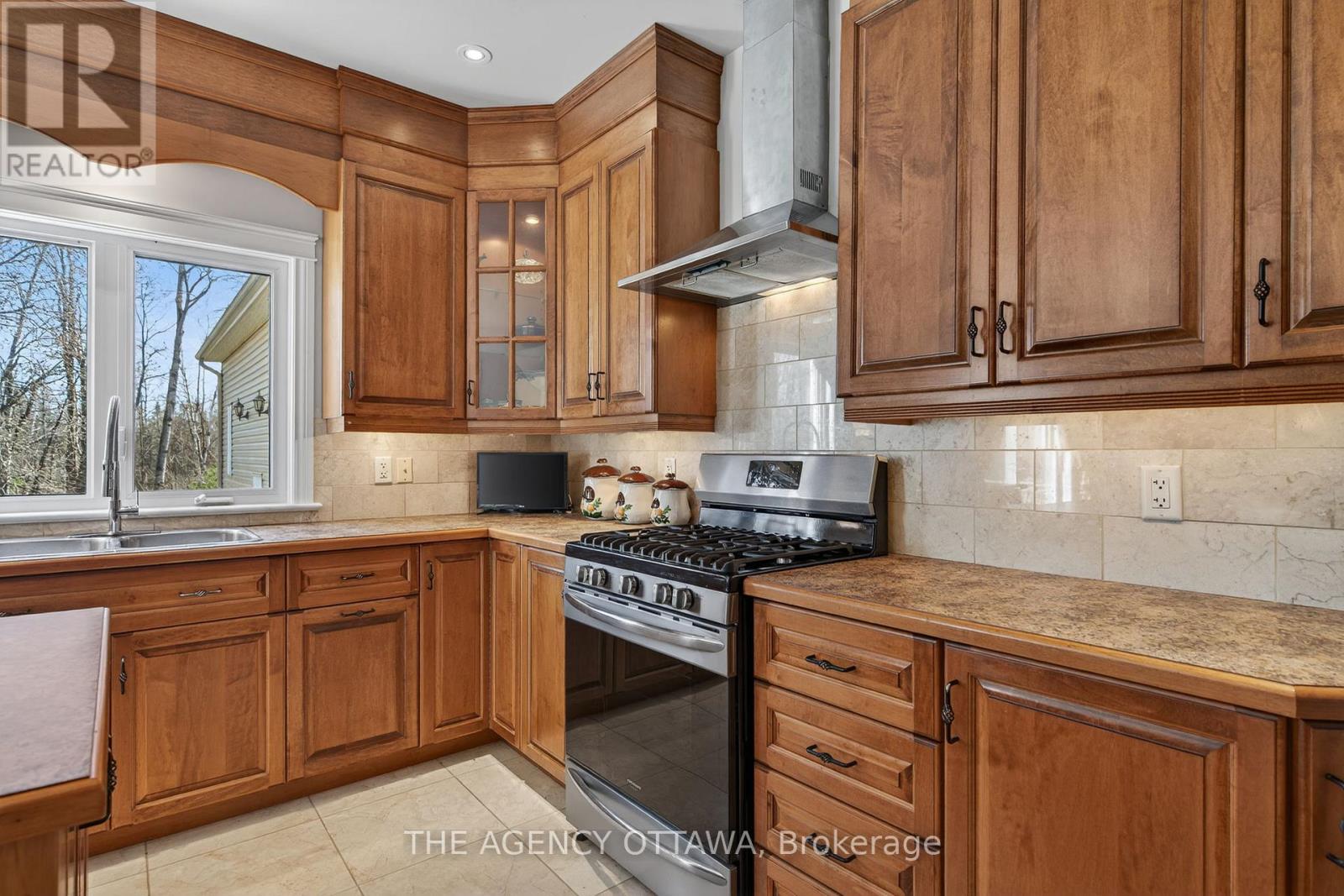 6 Bed, 4 Bath House for Sale in Ottawa – 4633 ALBION ROAD, Ottawa – MLS# X13050876 - Image 37
