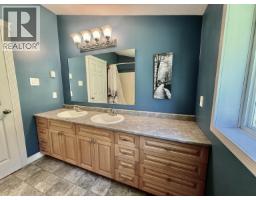 3679 Krumm Avenue, Thornhill, BC V8G4Y2 Photo 17