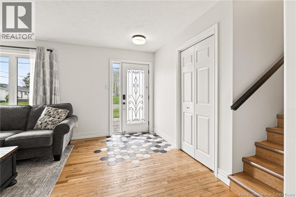8 Gordon Street - Image 2