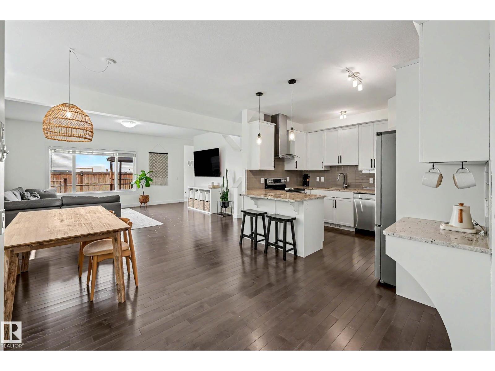 16744 64 ST NW - 4