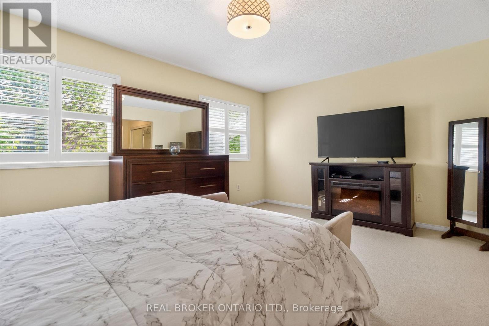 #102 86 JOYMAR DRIVE - 21