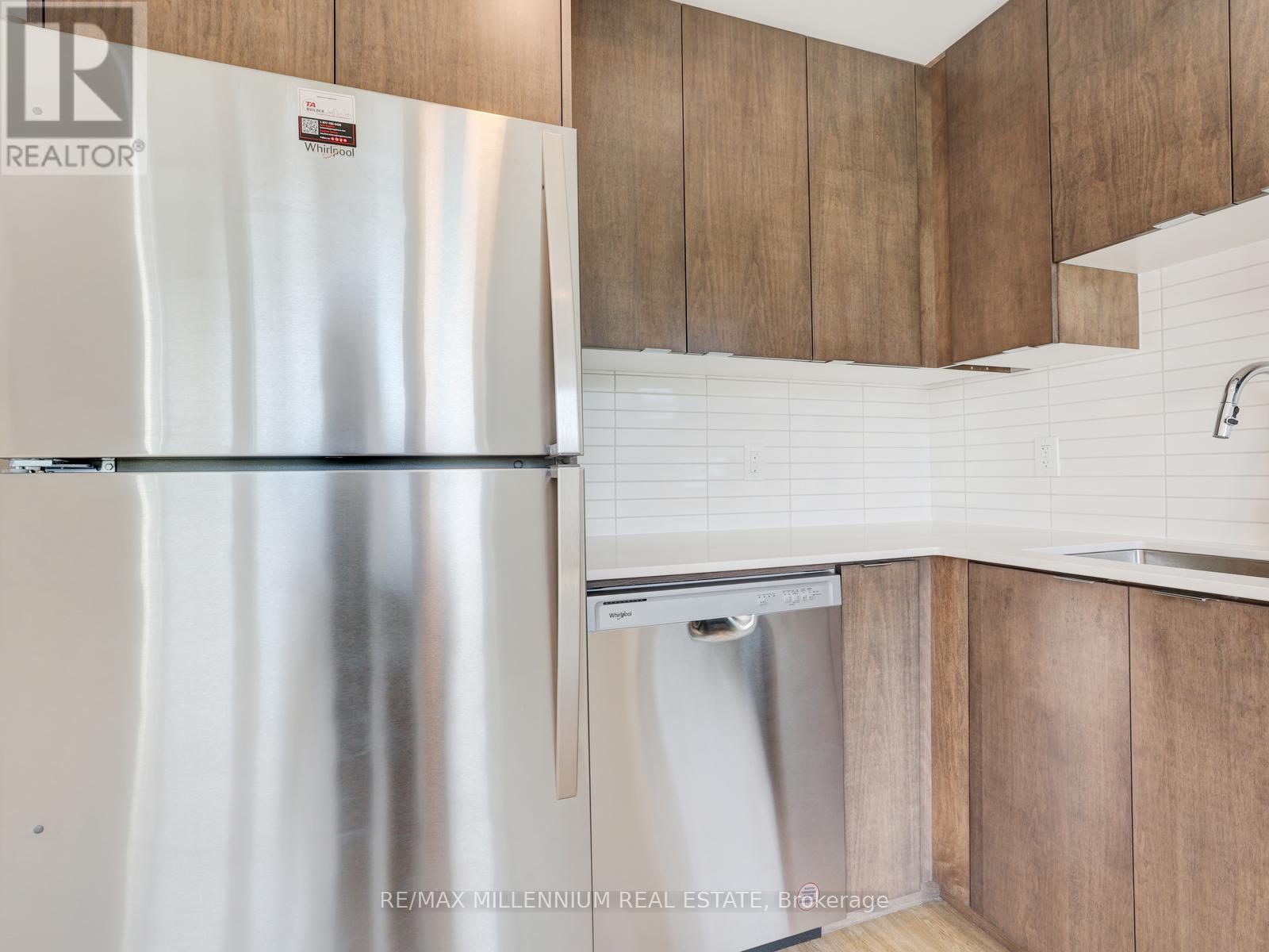#206 708 WOOLWICH STREET - 18