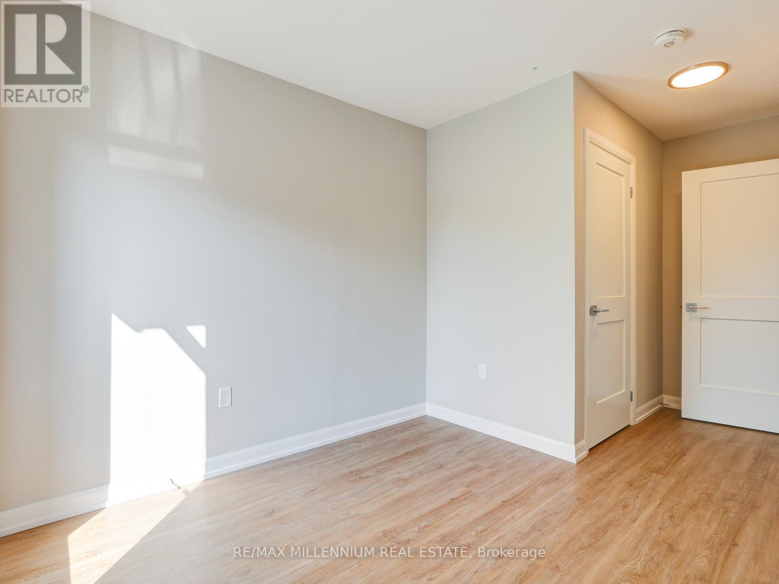 #206 708 WOOLWICH STREET - 32