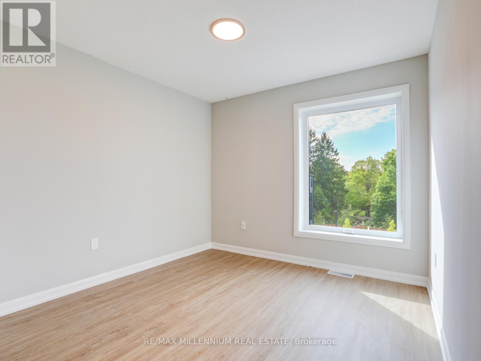 #206 708 WOOLWICH STREET - 24