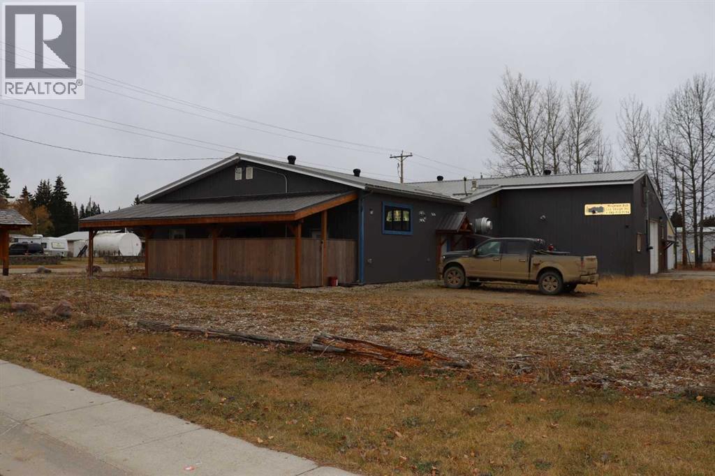 5006 50 Avenue - photo 2