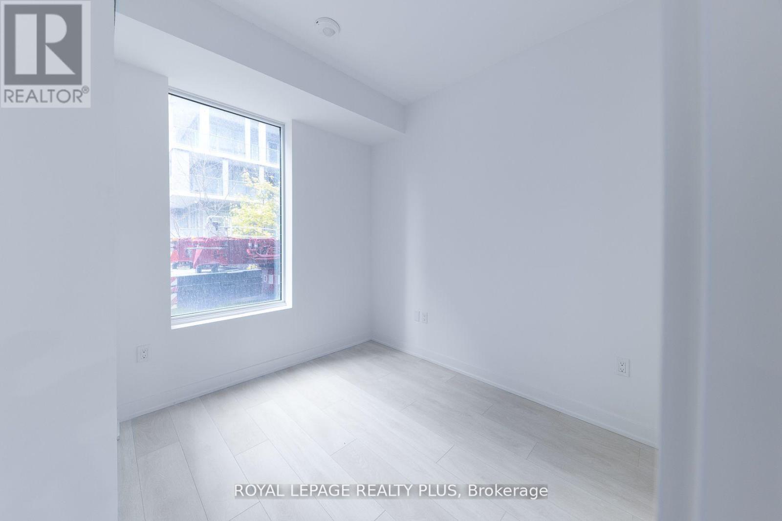 #206S 127 BROADWAY AVENUE S - 13