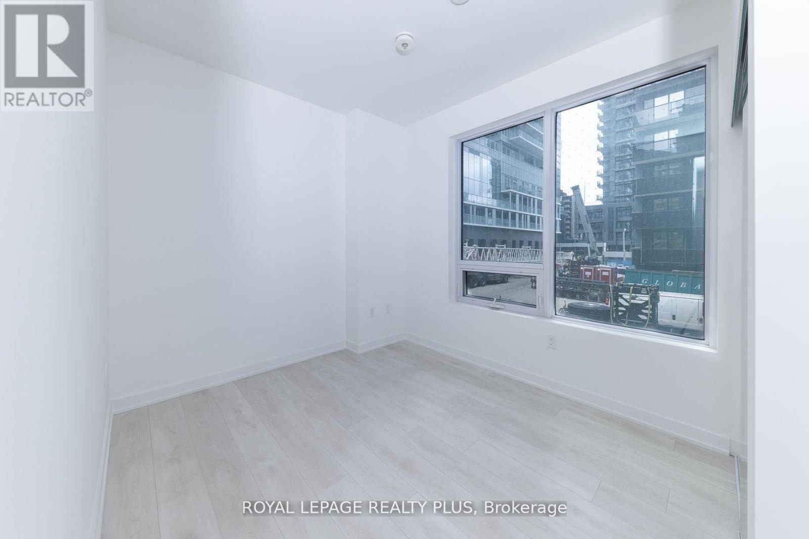 #206S 127 BROADWAY AVENUE S - 15
