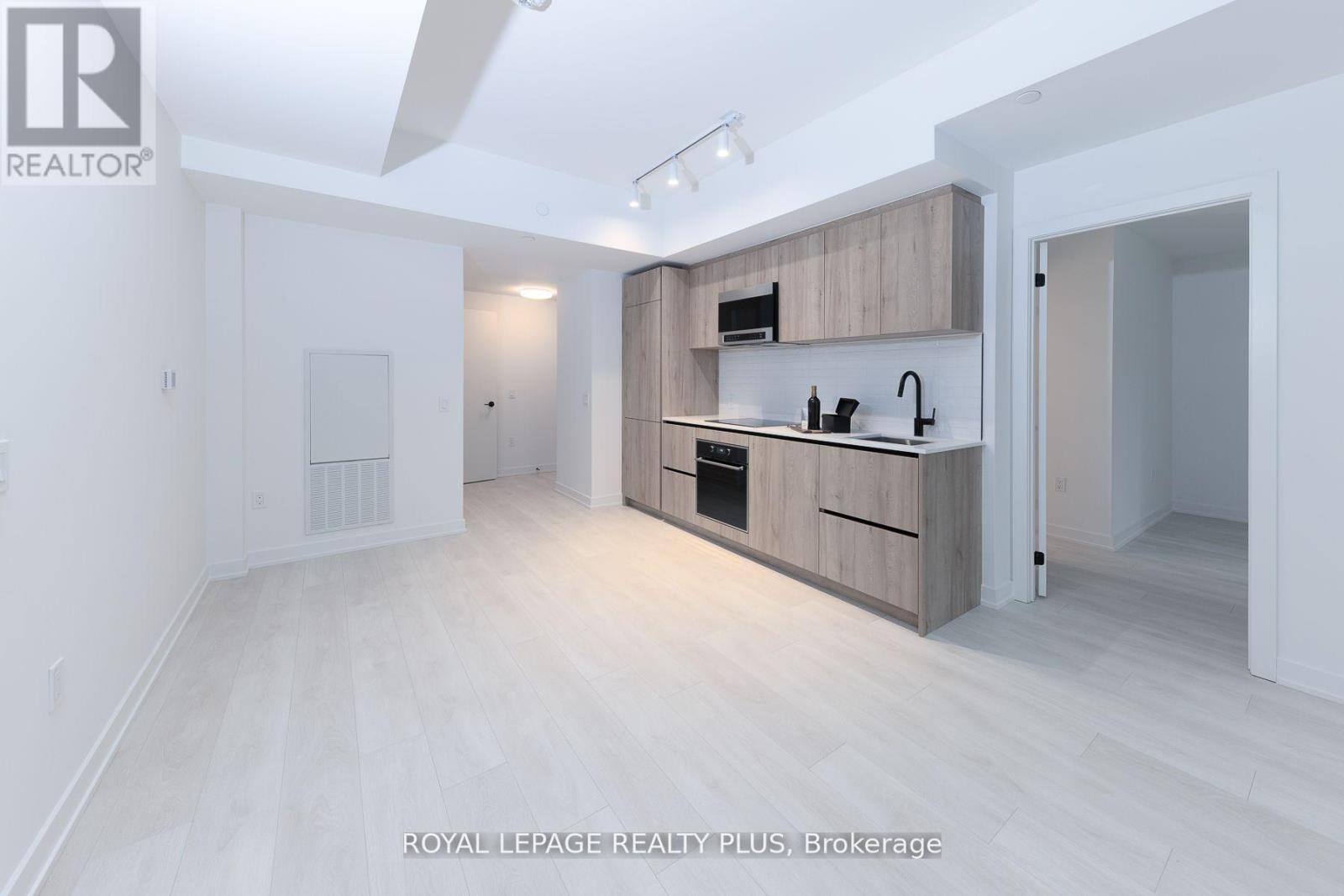 #206S 127 BROADWAY AVENUE S - 7