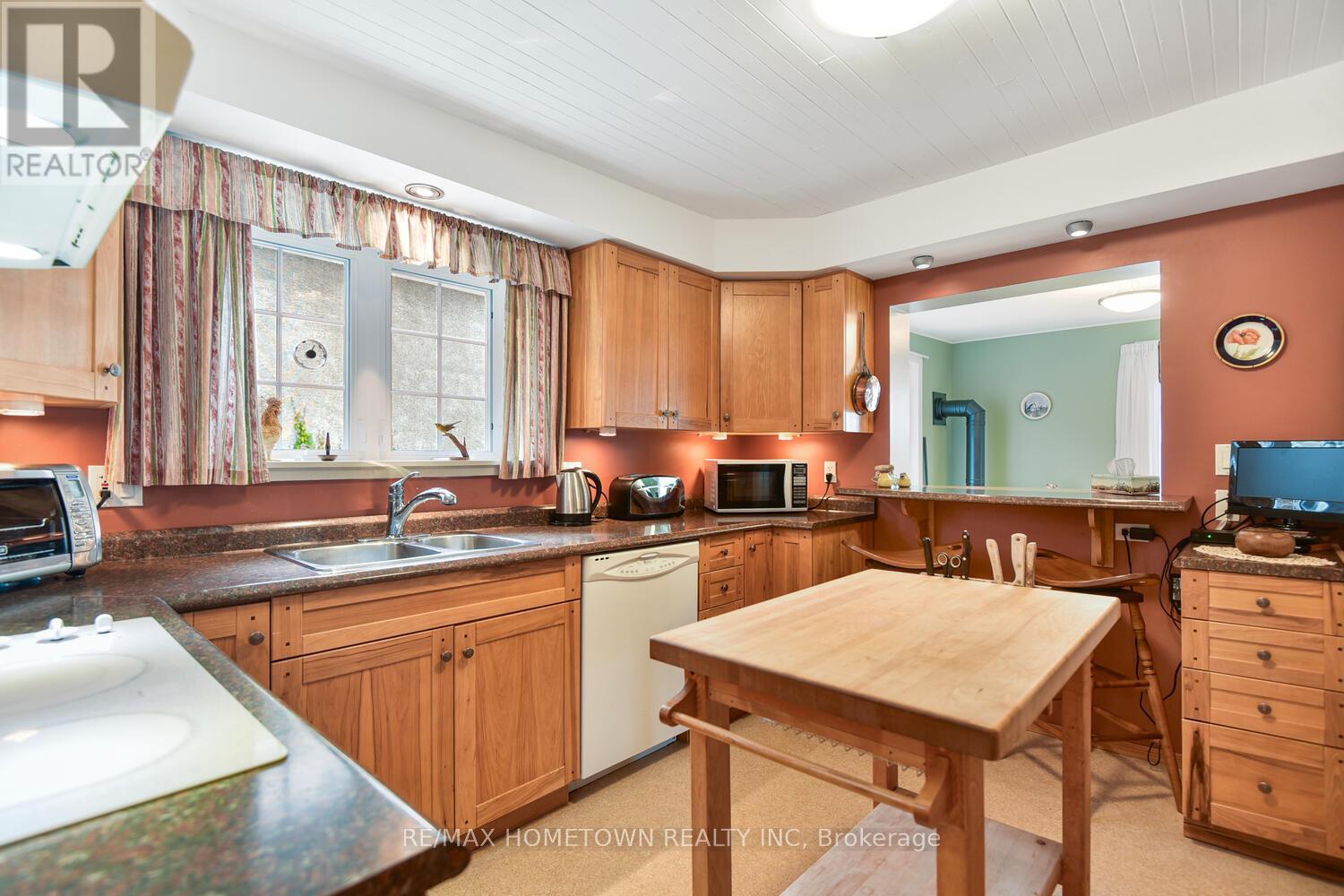 92 WATER STREET E - 24