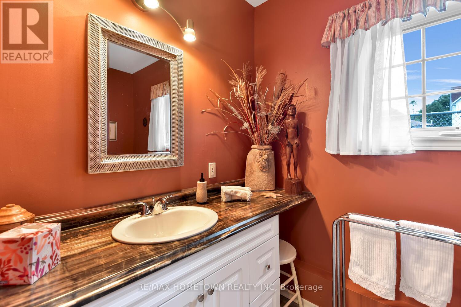92 WATER STREET E - 28