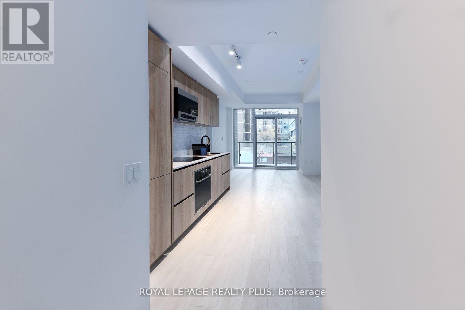 #206S 127 BROADWAY AVENUE S - 4