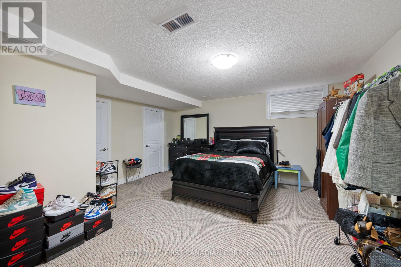 7 EDWIN DRIVE - 34