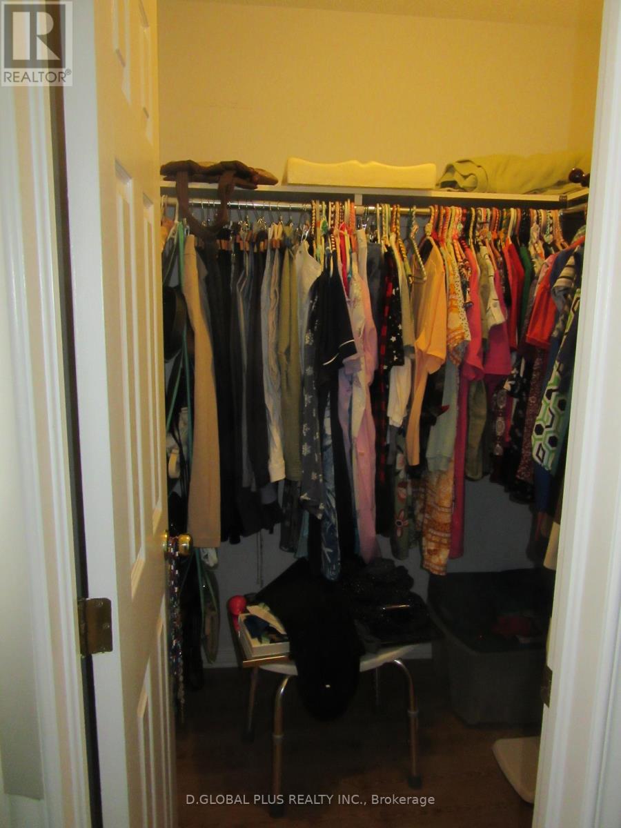 121 HEMLOCK CRESCENT N - 8