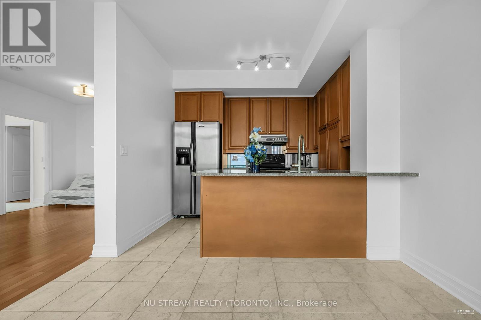 #PH304 17 BARBERRY PLACE - 10