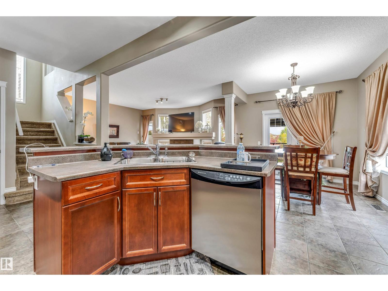 143 ELLINGTON CR — photo 19