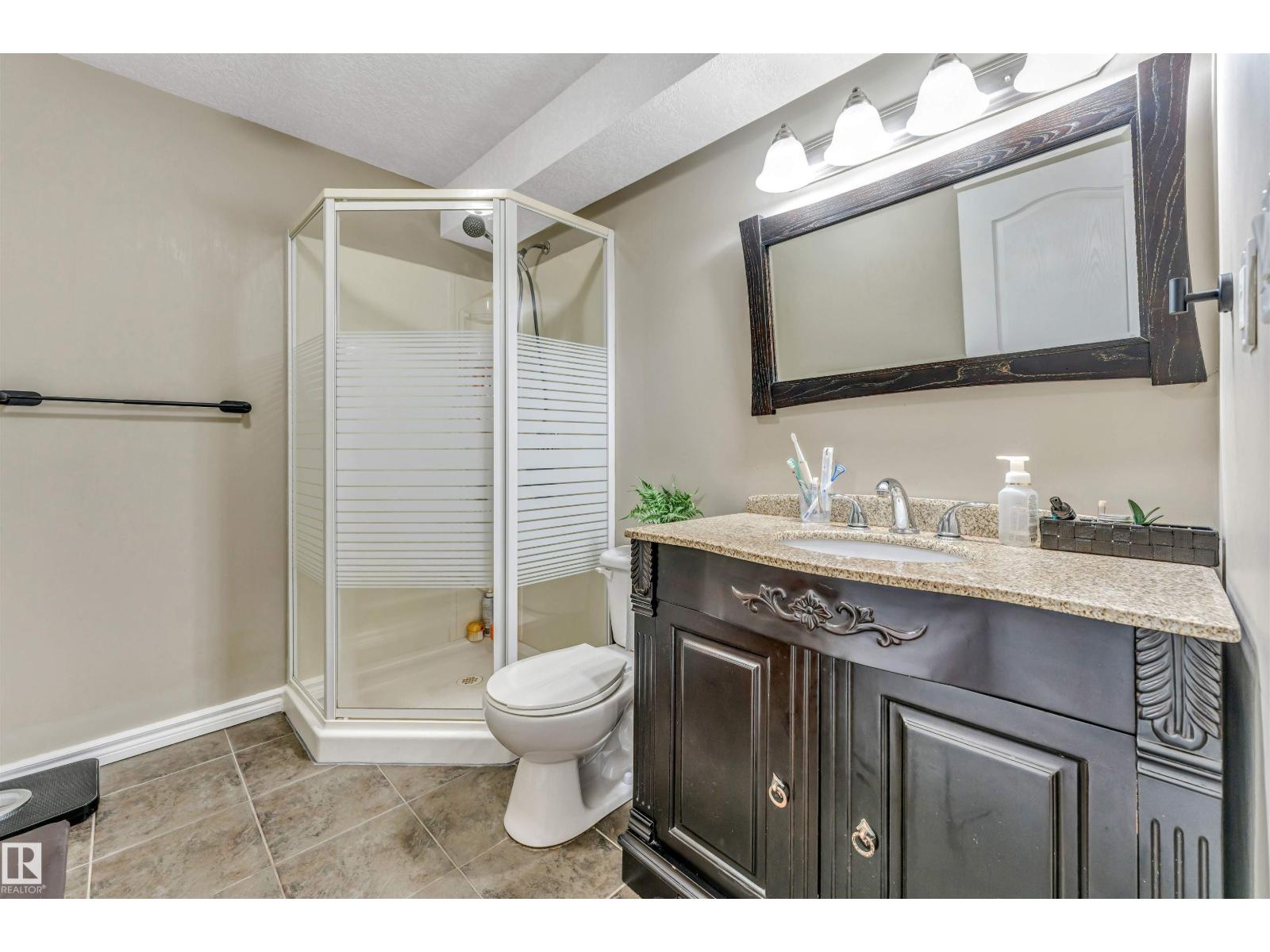 143 ELLINGTON CR — photo 46