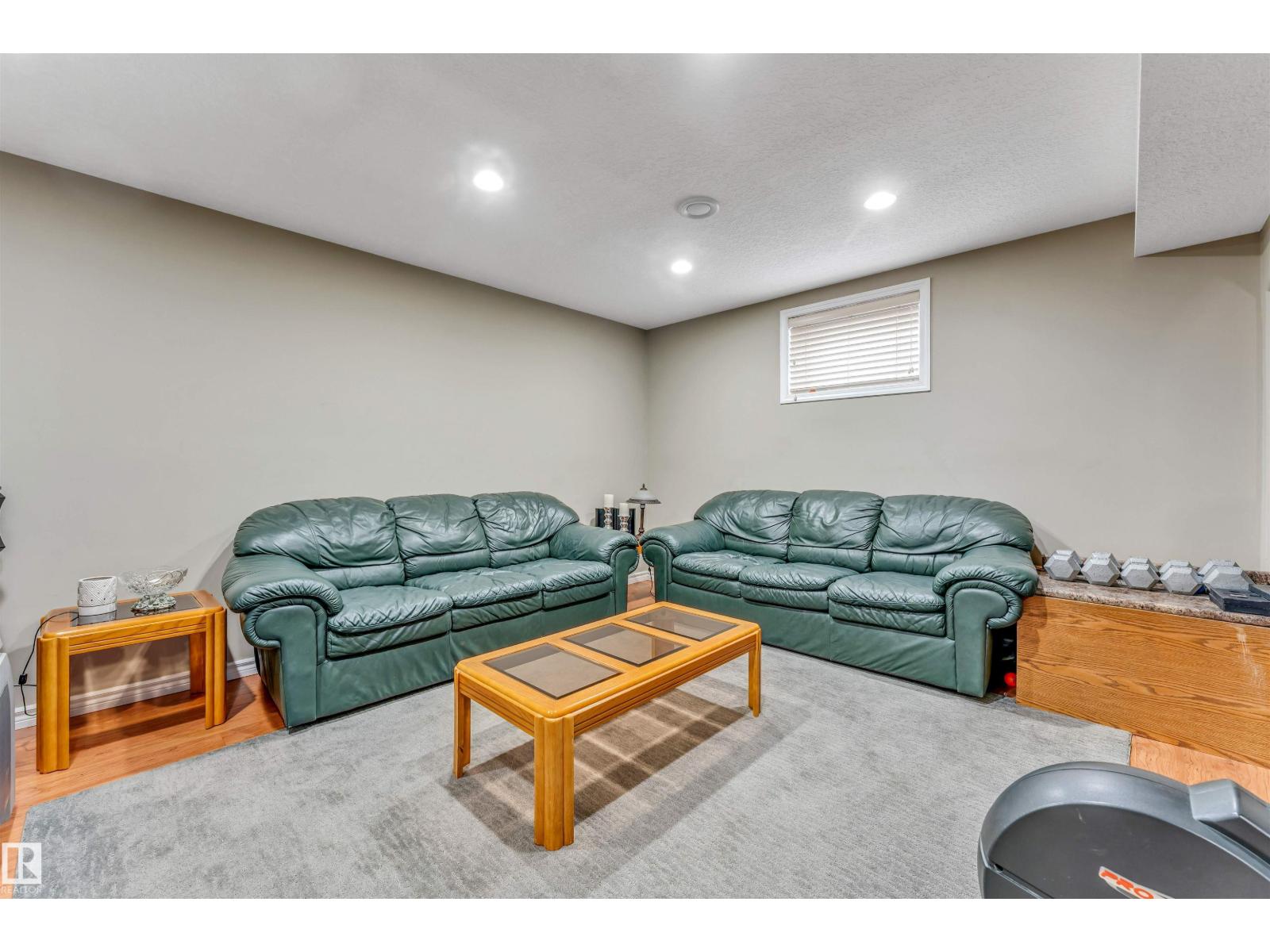 143 ELLINGTON CR — photo 47