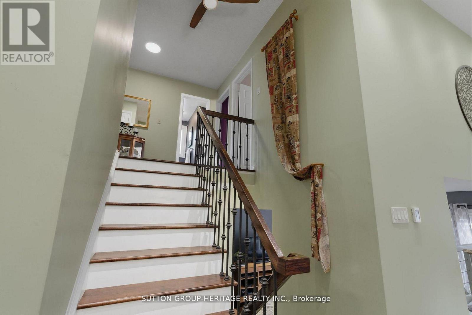 1886 MALDEN CRESCENT - 26