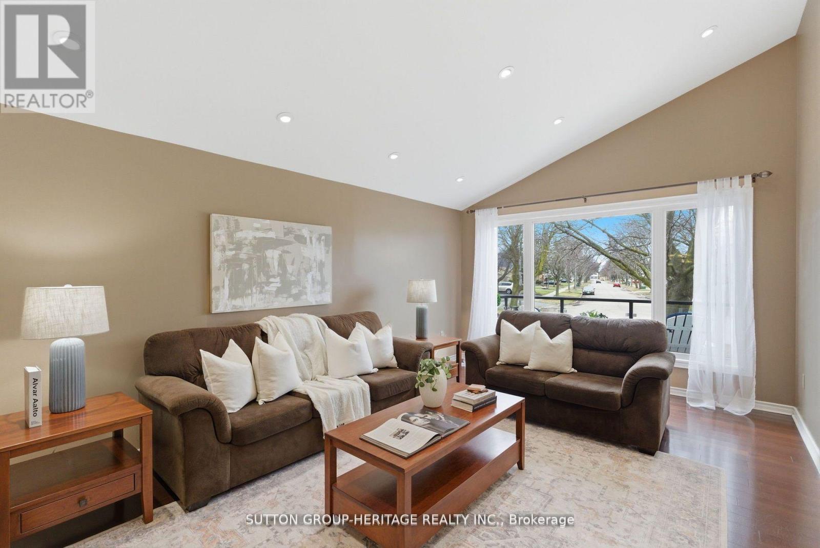 1886 MALDEN CRESCENT - 7