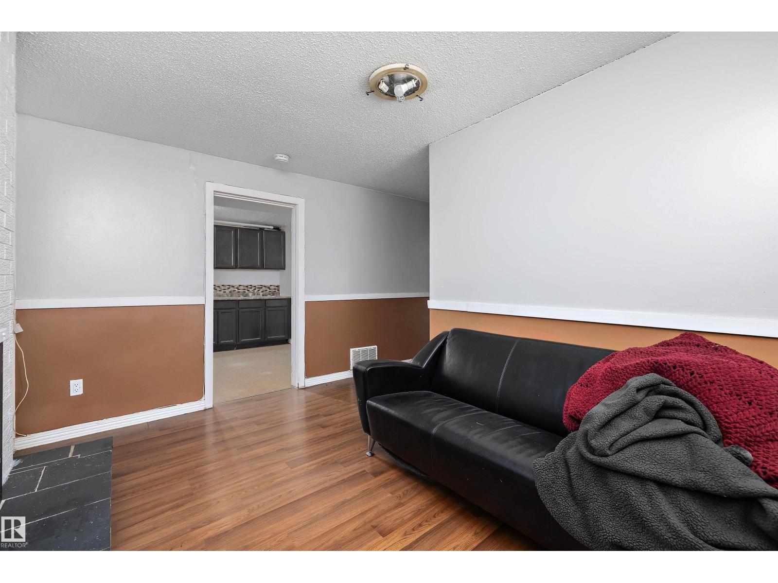 12303 115 AV NW - 28